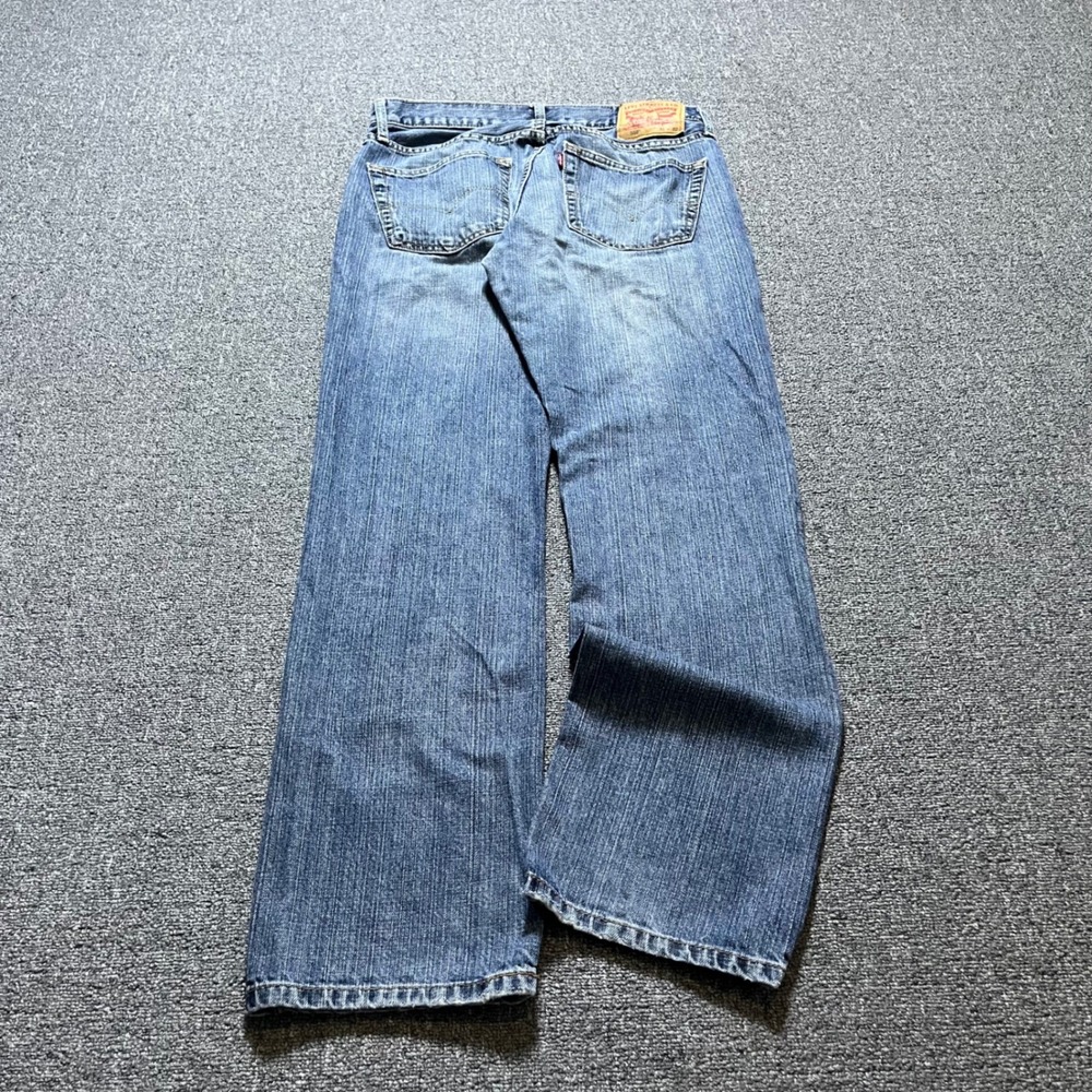 Vintage Levis 559 Relaxed Straight Jeans 31x32 Blue Faded Denim 2000s